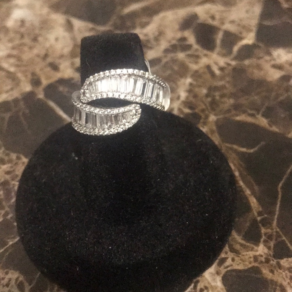 Elegant baguettes ring